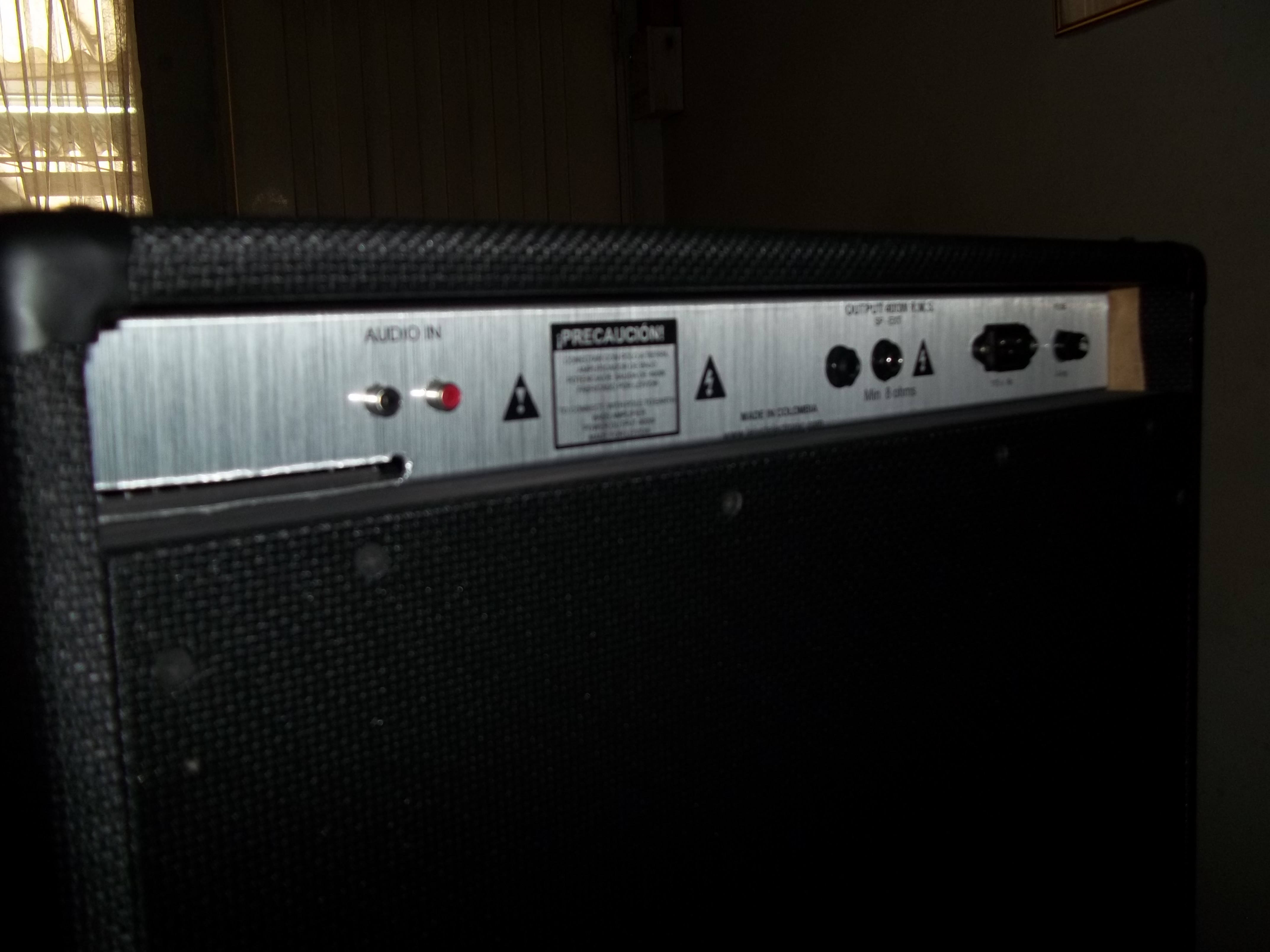 AMPLIFICADOR DE BAJO 400W  SUPER BASS  SB400W
